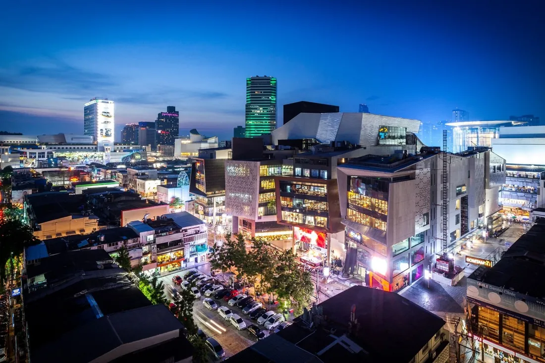 Siam Square One and the Siam district at night