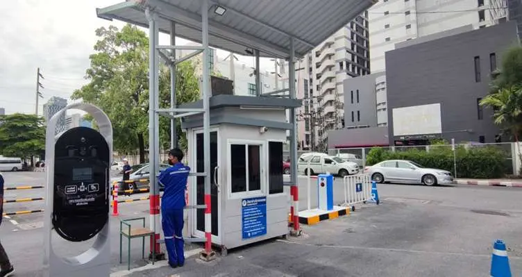 Suan Luang Square parking entrance